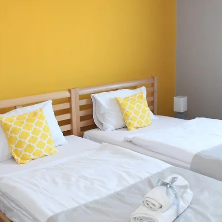 Sun Apartment *